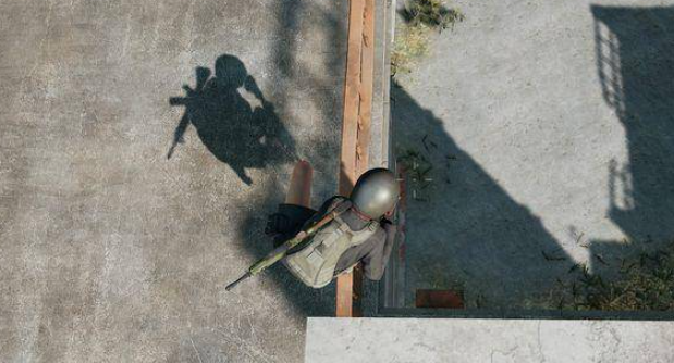 绝地求生怎么跳围墙上